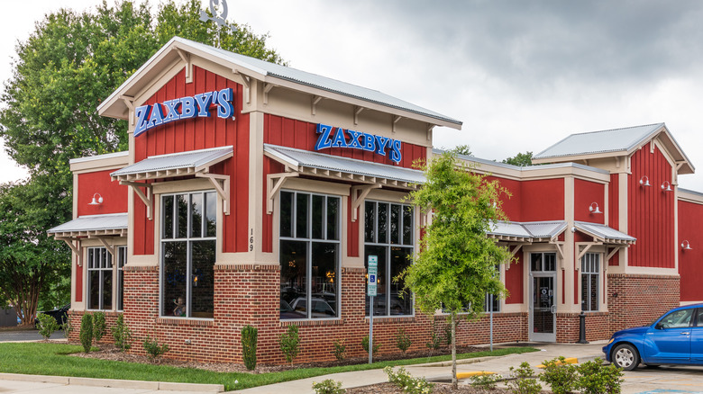 Zaxby's restaurant sign and exterior in red building
