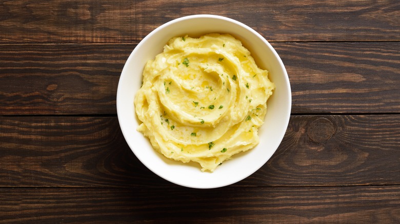 Bowl of mashed potatoes