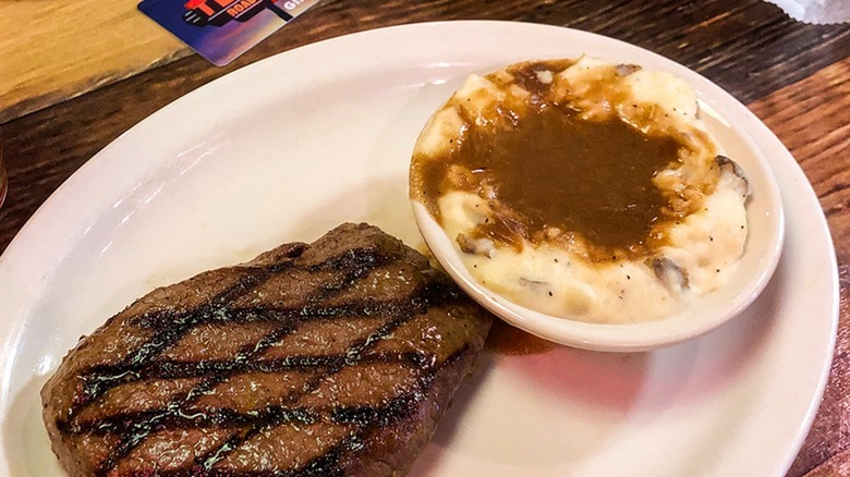 Texas Roadhouse mashed potatoes with gravy