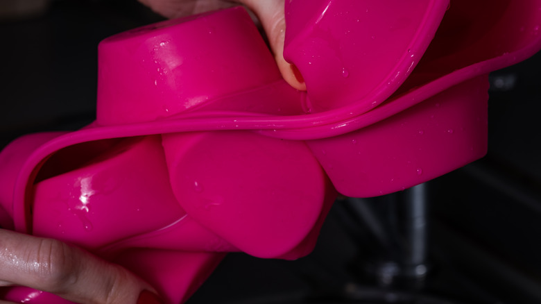 Hand washing silicone cupcake molds
