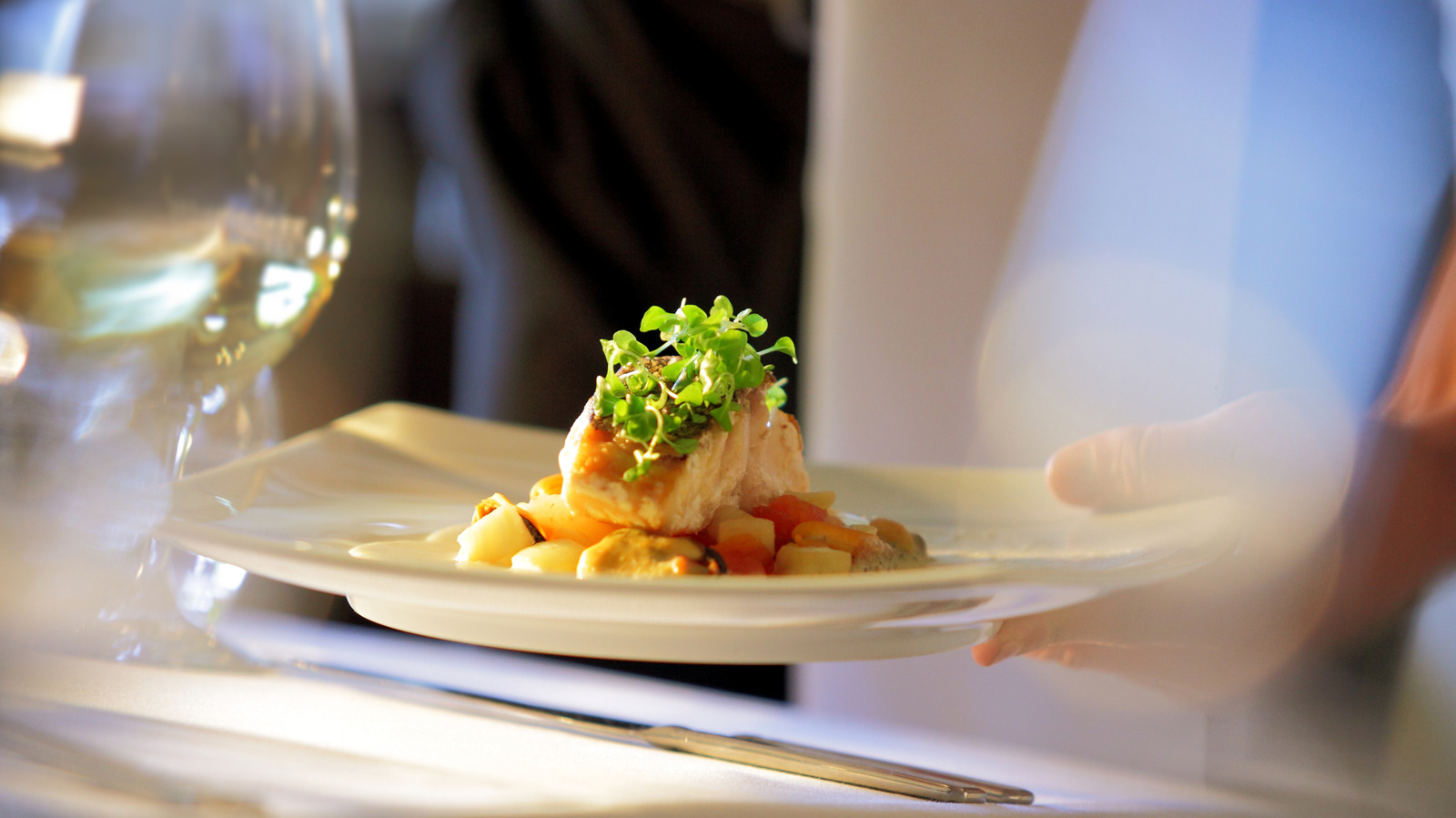 10 Signs You're Eating At A Quality Seafood Restaurant - Tasting Table