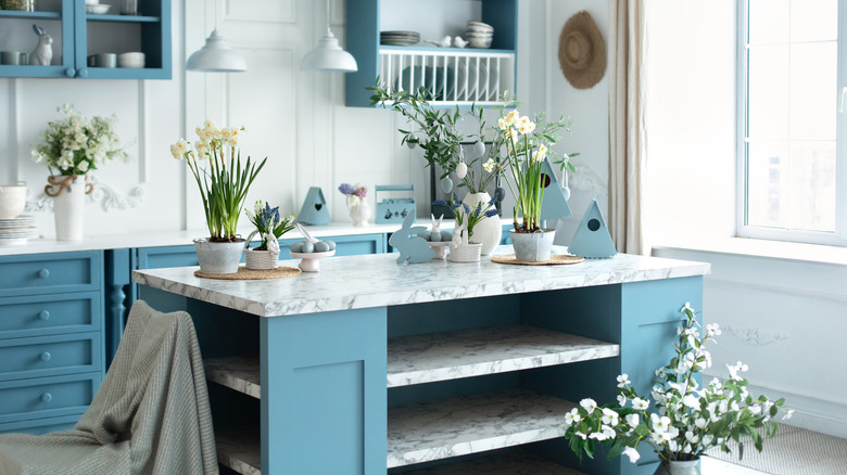 Kitchen island decorated with white flowers for entertaining guests
