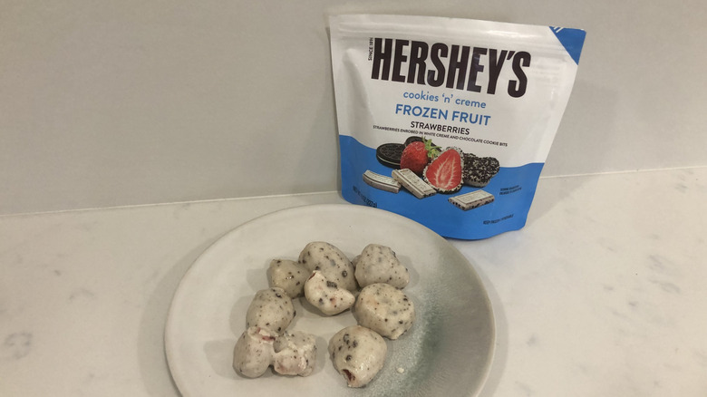 Hershey's Cookies 'n' Creme Strawberries in White Creme and Chocolate Cookie Bits on a plate.