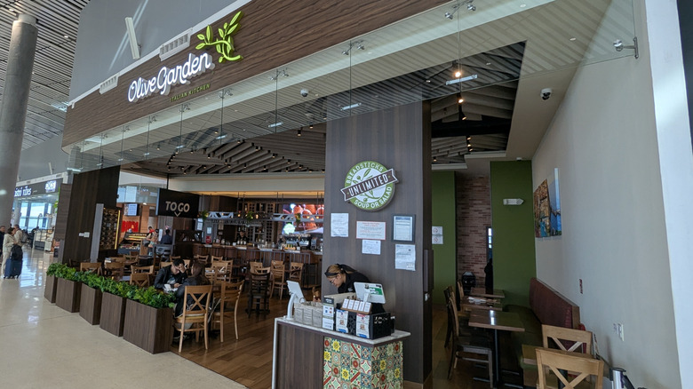 Olive Garden restaurant view at an airport