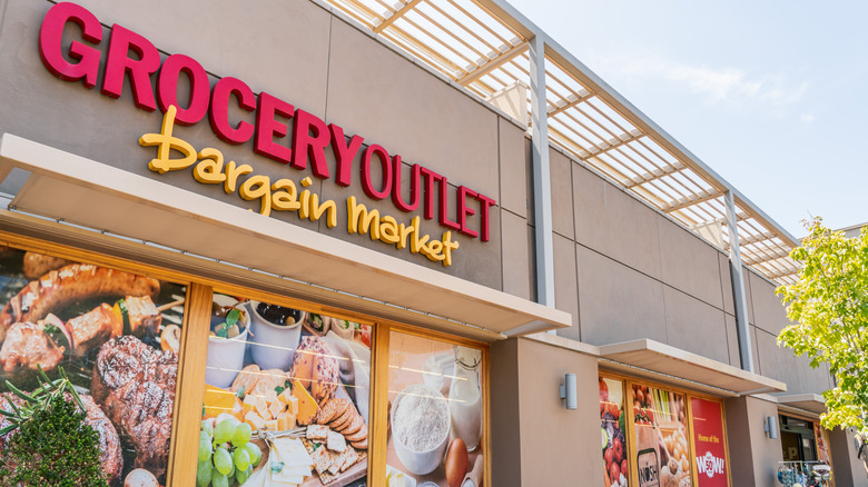 Exterior view a Grocery Outlet bargain market