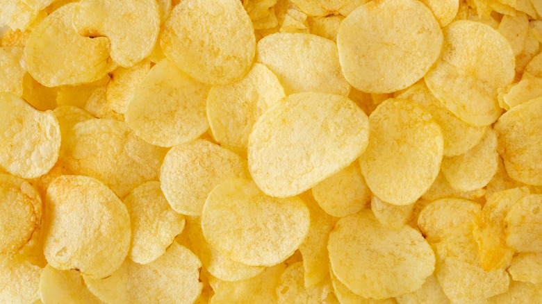 close up on pile of potato chips