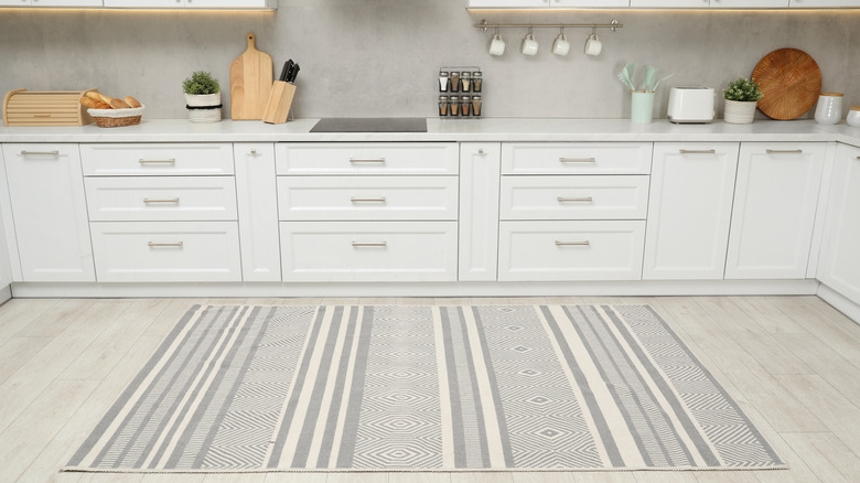 Neutral kitchen with a large, striped, gray rug