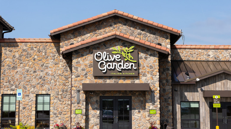Olive Garden exterior with blue sky in the background
