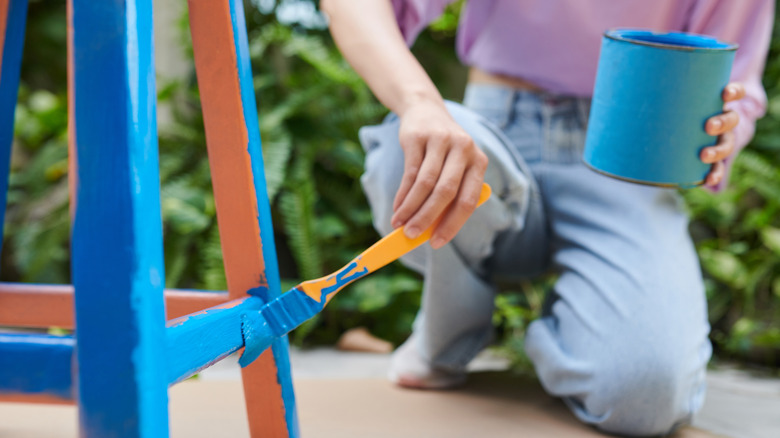 Hand painting kitchen chair blue