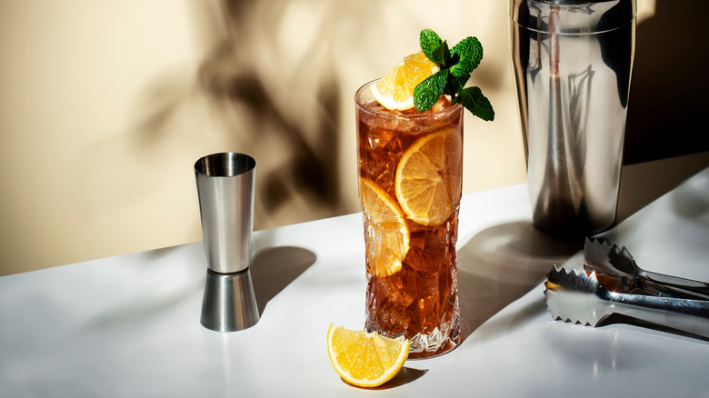 A mocktail made with tea and fresh lemons