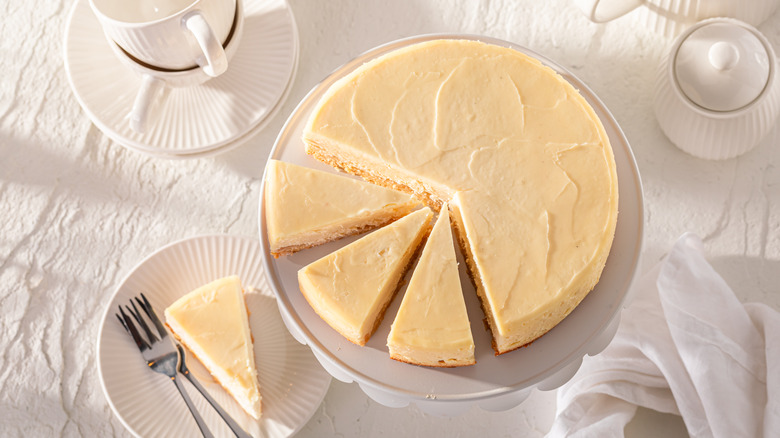 Full cheesecake on a platter