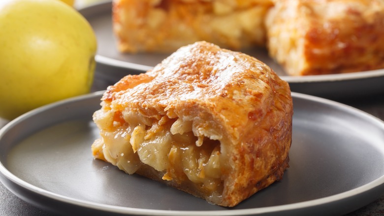 Apple pie with cheddar cheese crust