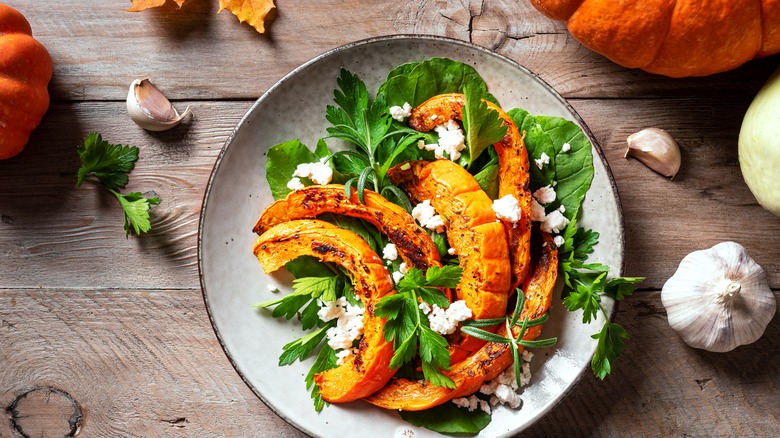 Autumn salad with feta and roasted pumpkin