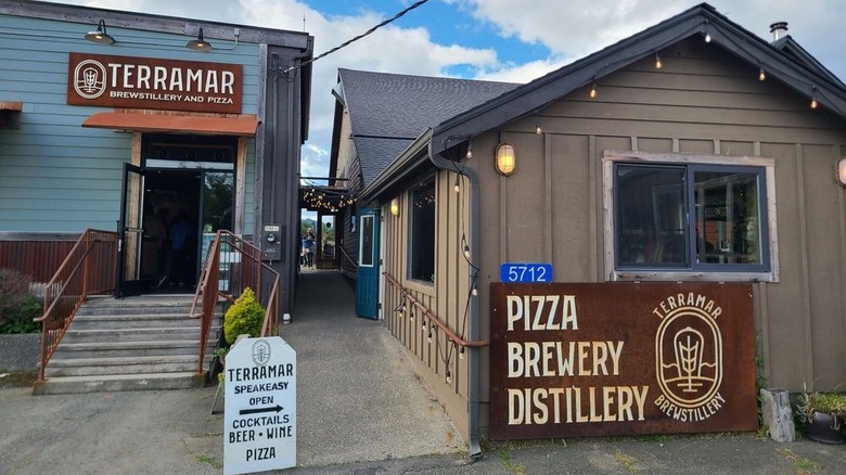 Terramar in Edison exterior with advertisement signs out front