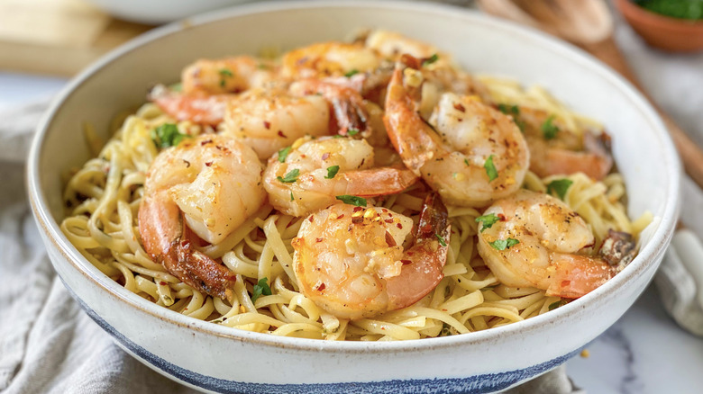 shrimp scampi with parsley