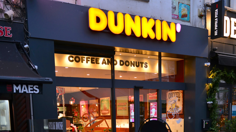 Dunkin' donuts location at dusk