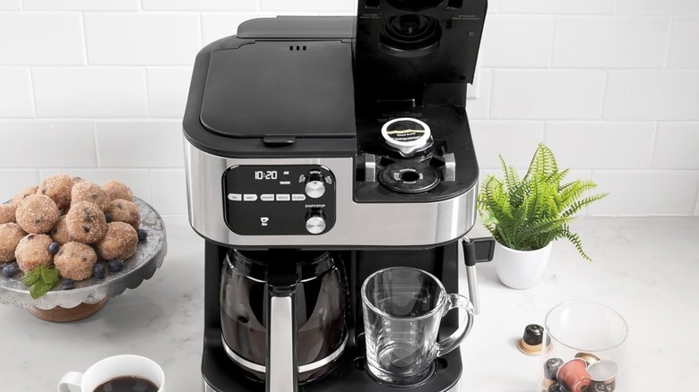 Cuisinart coffee center barista bar 4-in-1 coffee maker with pod compartment open