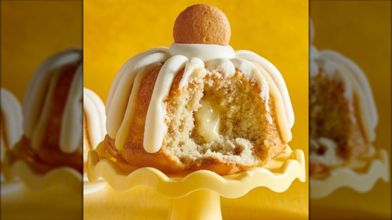 Banana Pudding Cake with a Nilla Wafer