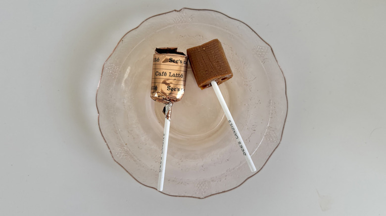 Café Latté Lollypops on a round plate