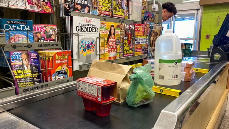 Food on checkout conveyer belt at Publix