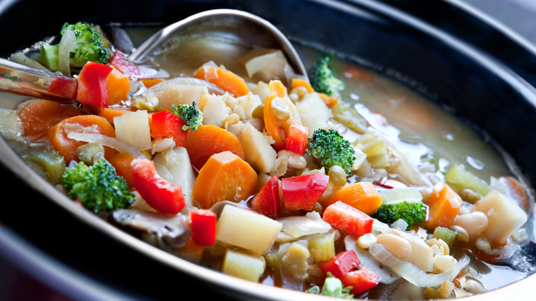 vegetable soup in slow cooker