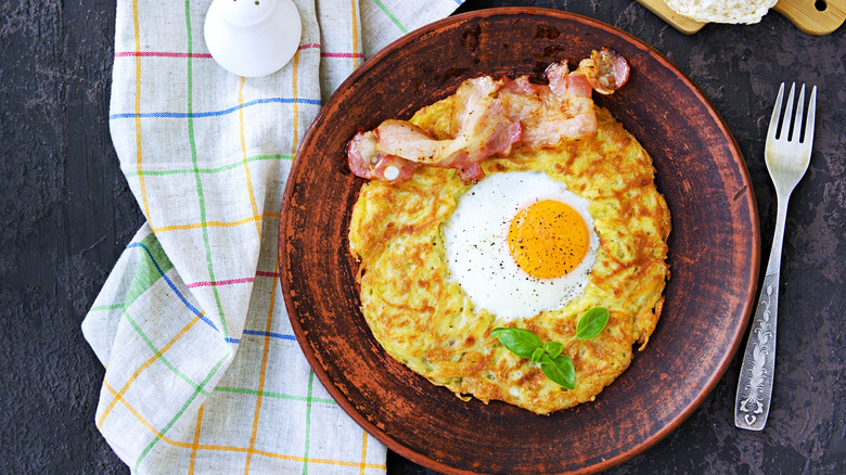 Fried egg, bacon, and hash browns