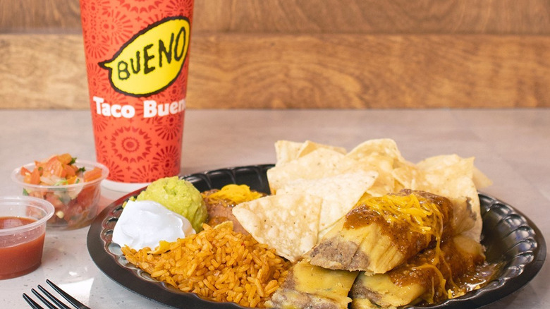 A tamale platter and soft drink from Taco Bueno on a table