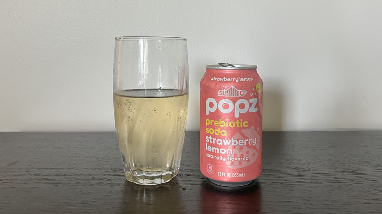 Summit Popz strawberry lemon soda in a glass.