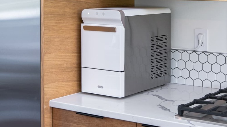 A GEVI countertop ice maker sitting on a kitchen counter