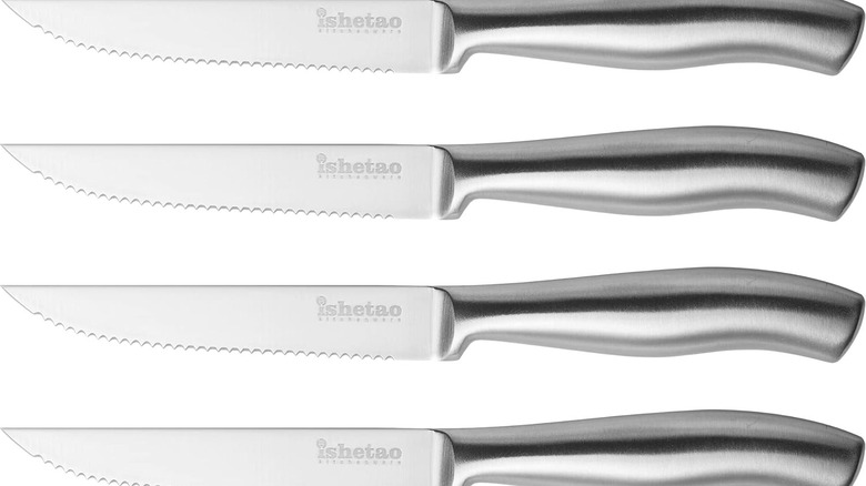 A product shot of four isheTao Store steak knives shown on a plain white background