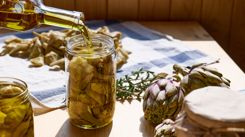 Canning artichokes with olive oil