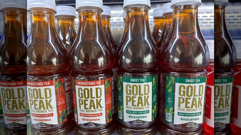 Bottles of Gold Peak tea in two different flavors lined up together.