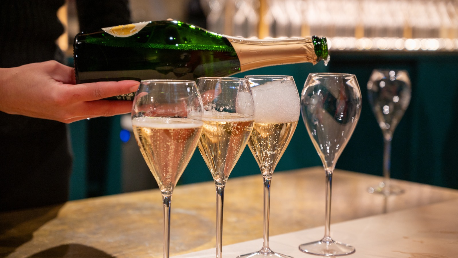 12 Common Rude Behaviors To Avoid At A Wine Bar - Tasting Table