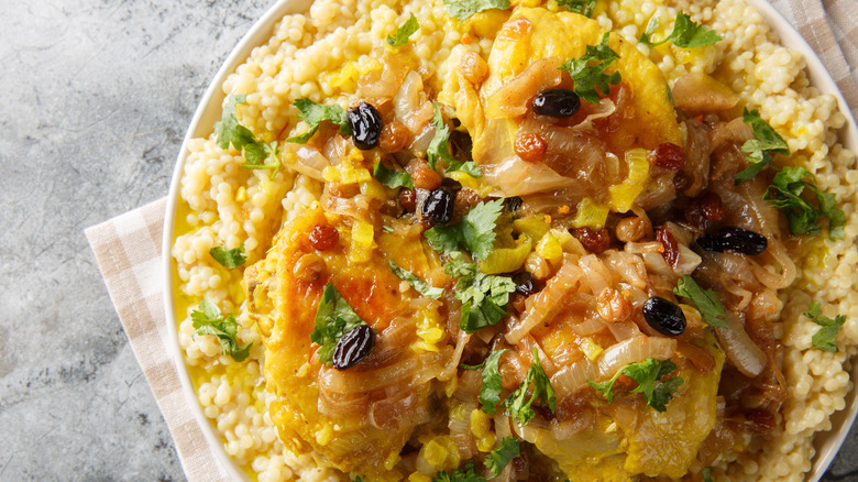 Chicken coucous tfaya dish