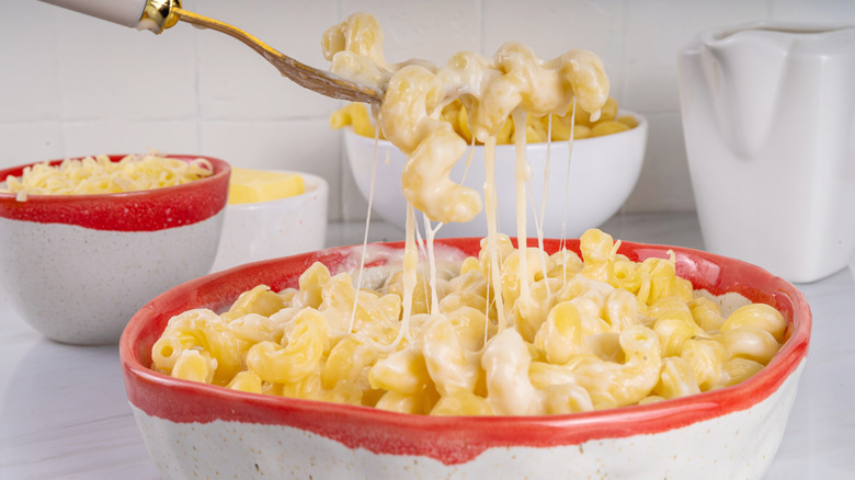 Creamy stringy mac and cheese