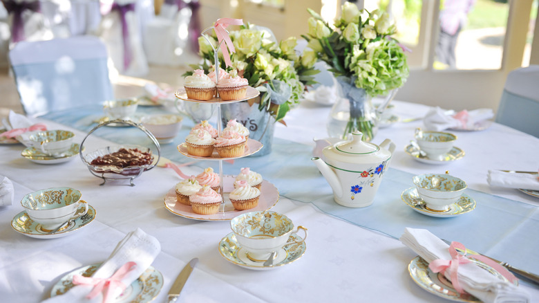12 Etiquette Rules To Enjoy Afternoon Tea Like A Royal