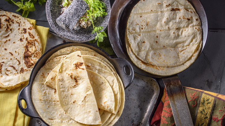 Cron tortillas in a cast iron pan