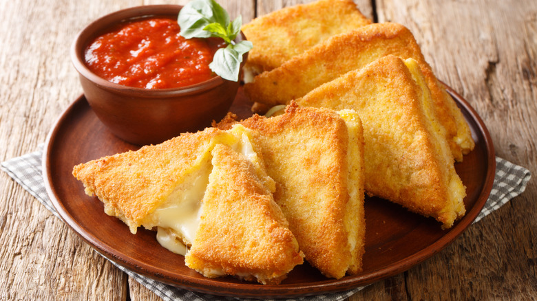 Mozzarella in Carrozza grilled cheese sandwiches on plate