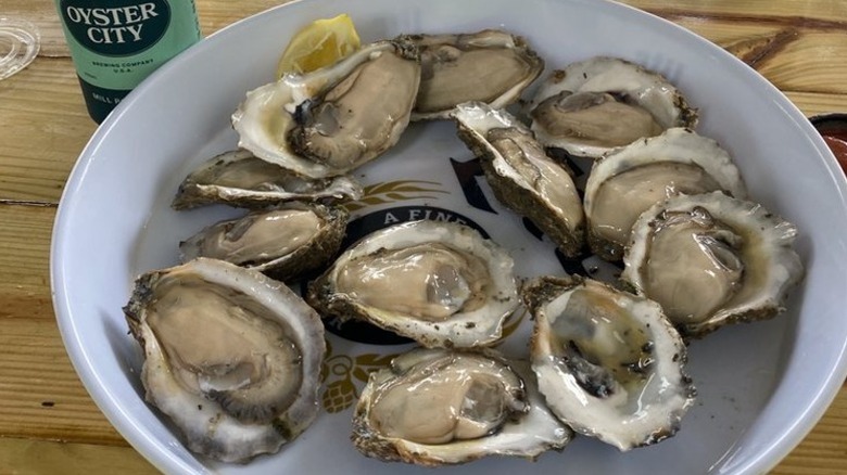 Platter of Apalachicola oysters from Lynn's Quality Oysters