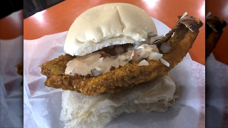 Pan con minuta Florida sandwich with butterflied fish served inside a bun with onions and sauce