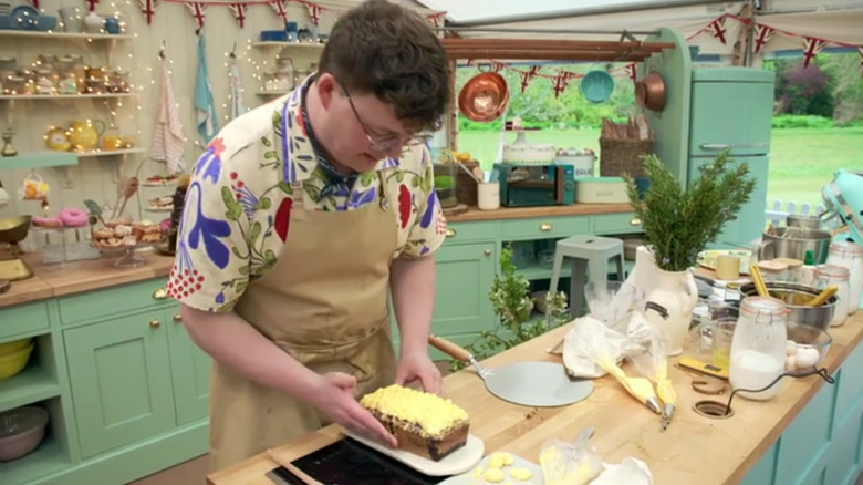 season 15 contestant preparing a loaf