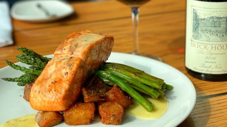Grilled salmon with grilled asparagus 