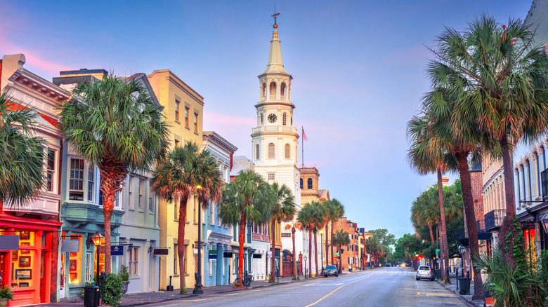 View of Broad Street in Charleston, South Carolina.