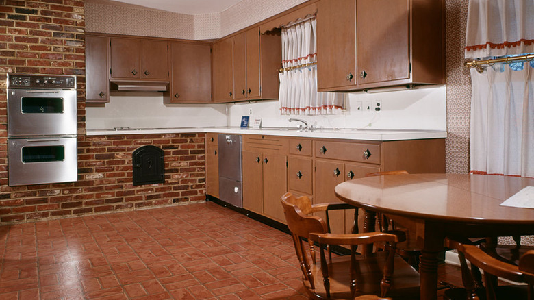 Brown retro kitchen with terra cotta tiles