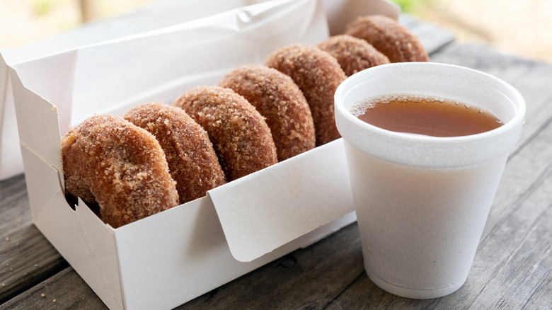 Appe cider donuts and cup of hot apple cider