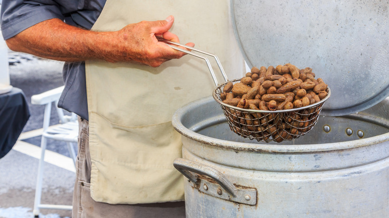 Fresh boiled peanuts at an Alabama market