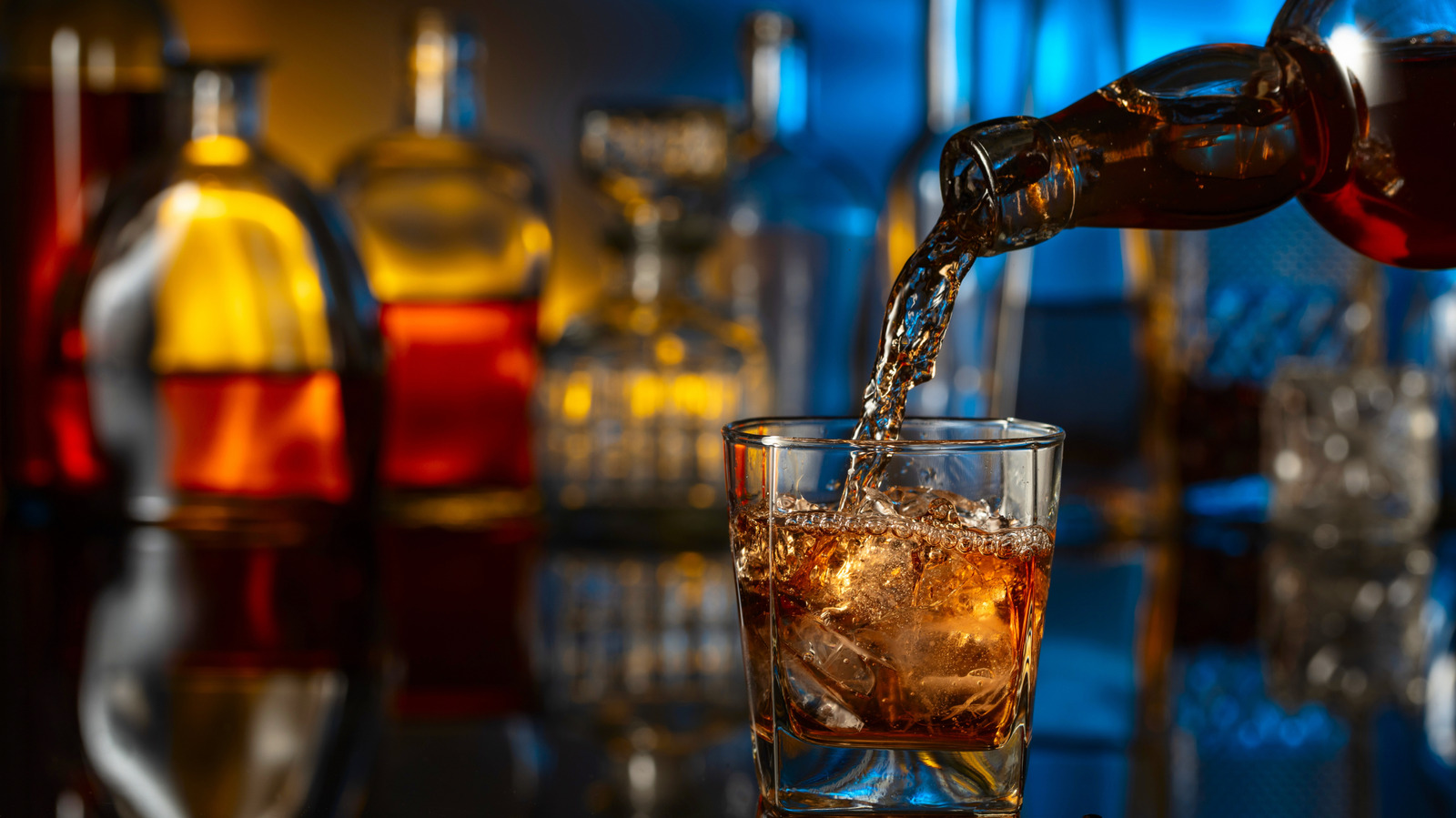 12 Things Bourbon Enthusiasts Need To Have In Their Home Bar