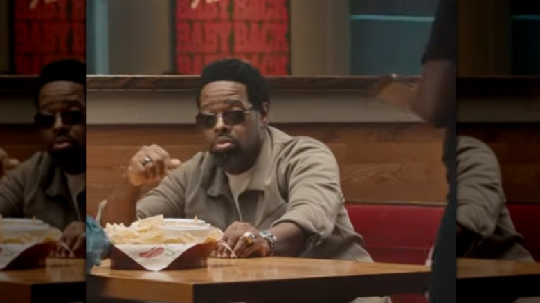 mirrored image of screenshot from Boyz II Men x Chili's commercial