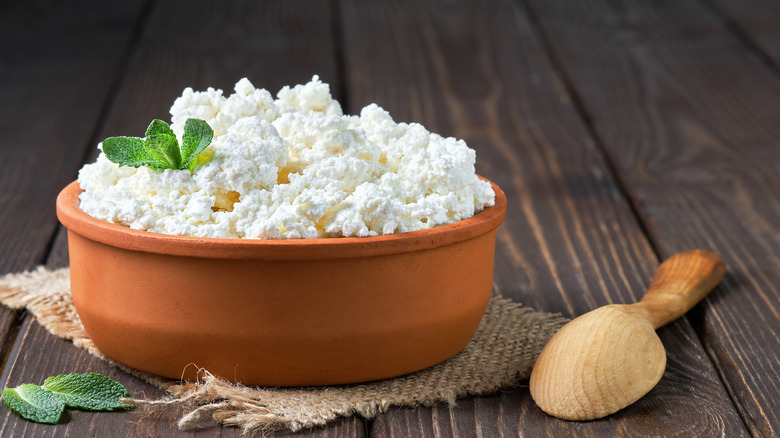 Cottage cheese in bowl