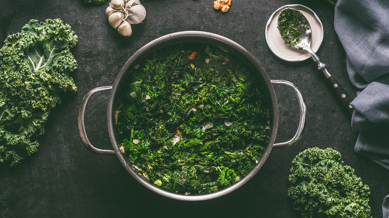 Cooked kale in pot
